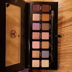 Norvina Eyeshadow Palette